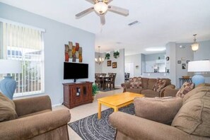 TV - Newly Renovated Close to Disney w/ Private Pool (Davenport)