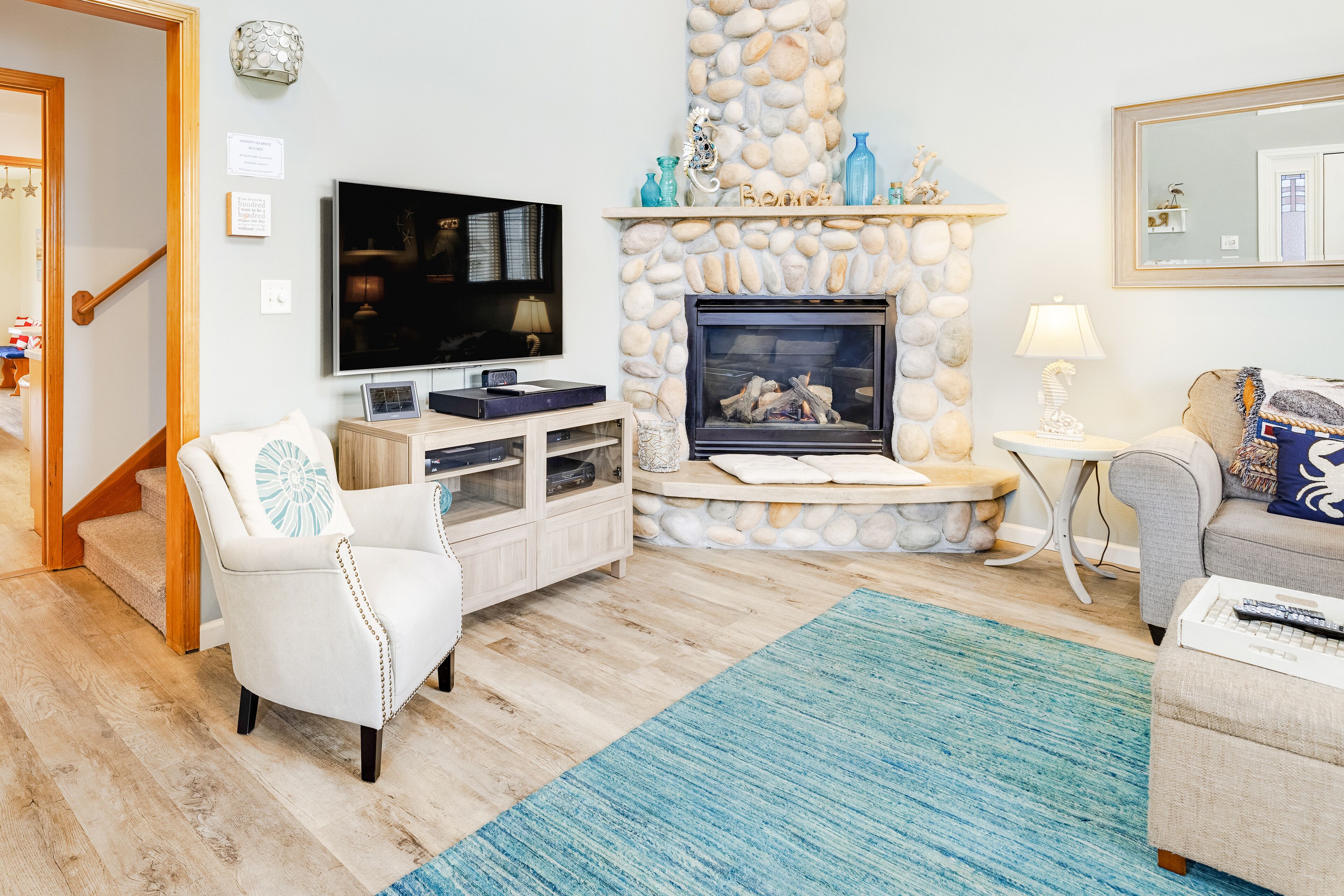 Two-story, dog-friendly home with WiFi, gas fireplace, washer/dryer & yard