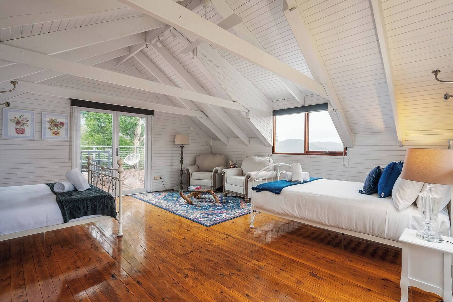 6 Schlafzimmer, Schreibtisch, Bügeleisen/Bügelbrett, Reisekinderbett