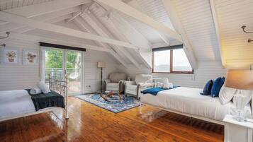 6 Schlafzimmer, Schreibtisch, Bügeleisen/Bügelbrett, Reisekinderbett