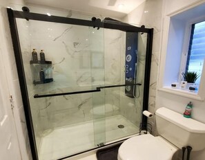 Shower, hair dryer, towels, shampoo