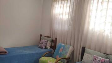 4 habitaciones, tabla de planchar con plancha y wifi gratis