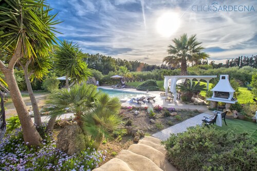 ClickSardegna 'La Maison du Bonheur' mit Pool mit Strandeffekt