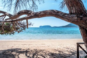Beach nearby, sun-loungers - Click Sardegna 'La Maison du Bonheur' with beach-effect pool (Sardegna)