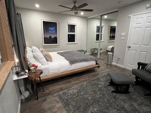 2 Schlafzimmer, Schreibtisch, Bügeleisen/Bügelbrett, kostenloses WLAN