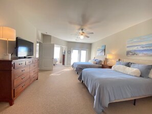 Skrivbord, strykjärn/strykbräda, wi-fi och sängkläder