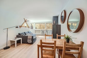 Smart TV, chimenea y reproductor de DVD