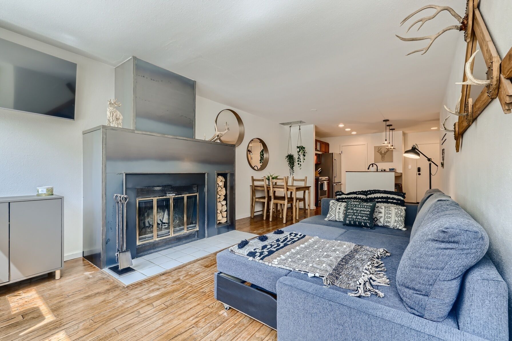 Hot Tub - Cozy Fire - Mtn Views - Free Ski Bus! - East Vail