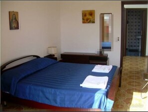 3 Schlafzimmer, Schreibtisch, BĂŒgeleisen/BĂŒgelbrett, Reisekinderbett