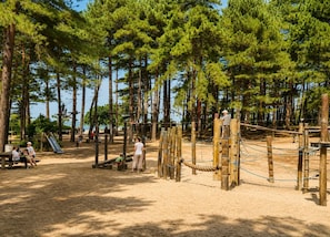 Children's area - Haus Waldluft, Whg. Buche, Am Großen Brink 13, 27476 Cuxhaven- Sahlenburg (Cuxhaven-Sahlenburg)