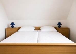 2 bedrooms, free WiFi, bed sheets - Haus Waldluft, Whg. Eiche, Am Großen Brink 13, 27476 Cuxhaven- Sahlenburg (Cuxhaven-Sahlenburg)
