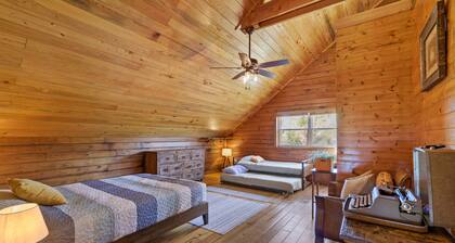 Beautiful log cabin w/ private dock, gameroom, 23mi to beach, 3bd2ba, sleeps 11
