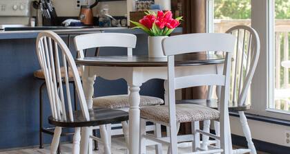 Lovely Condo: Great Views-Close to Ski Slopes & Downtown!