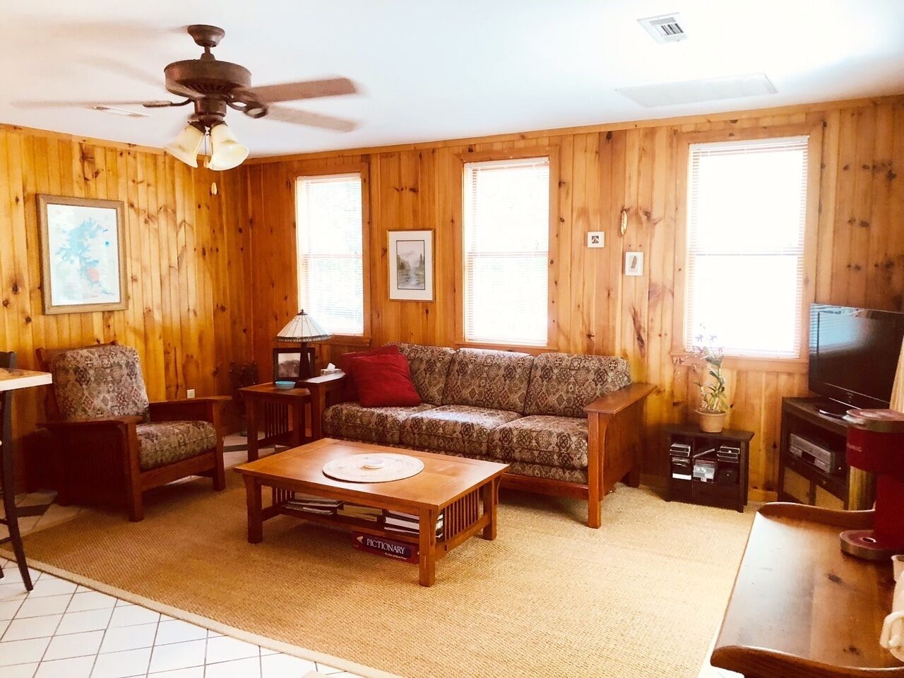 Cozy Cabin Above Lake Chatuge