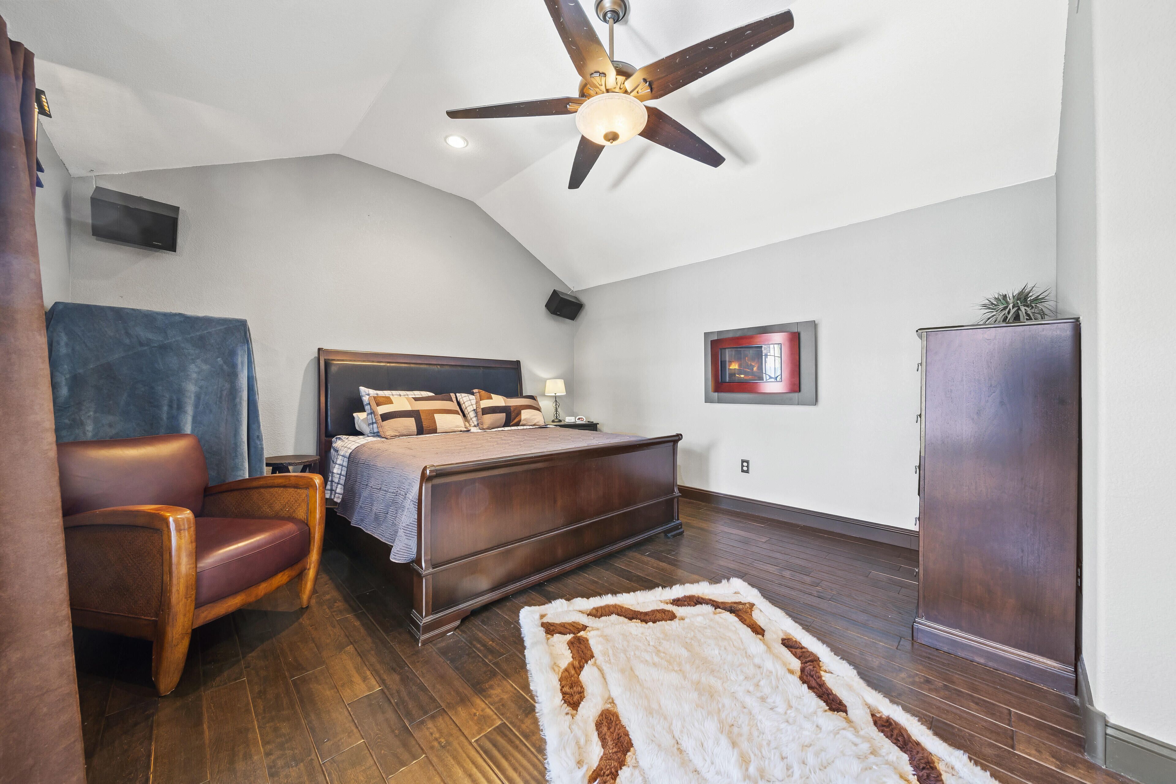 Gated Private Chalet with Hot Tub