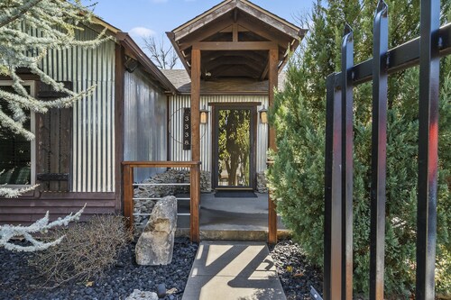 Gated Private Chalet with Hot Tub