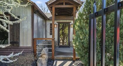 Gated Private Chalet with Hot Tub