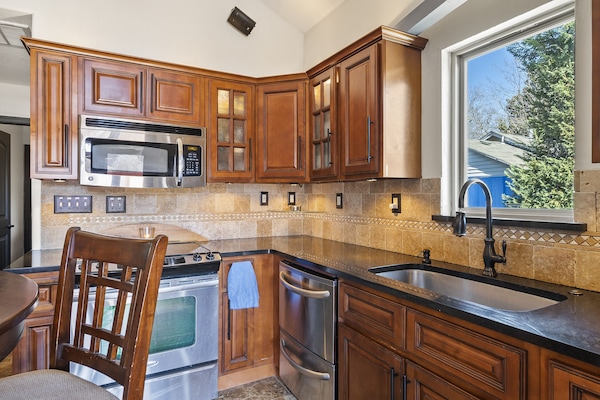 Frigorífic, microones, forn i placa de cuina