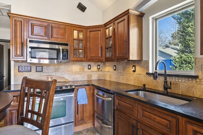 Gated Private Chalet with Hot Tub