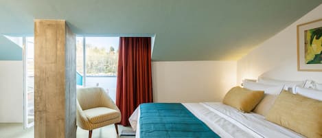 Literie hypoallergénique, matelas mémoire de forme, minibar