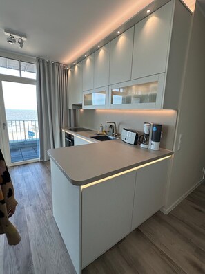 Réfrigérateur, four, plaque de cuisson, lave-vaisselle