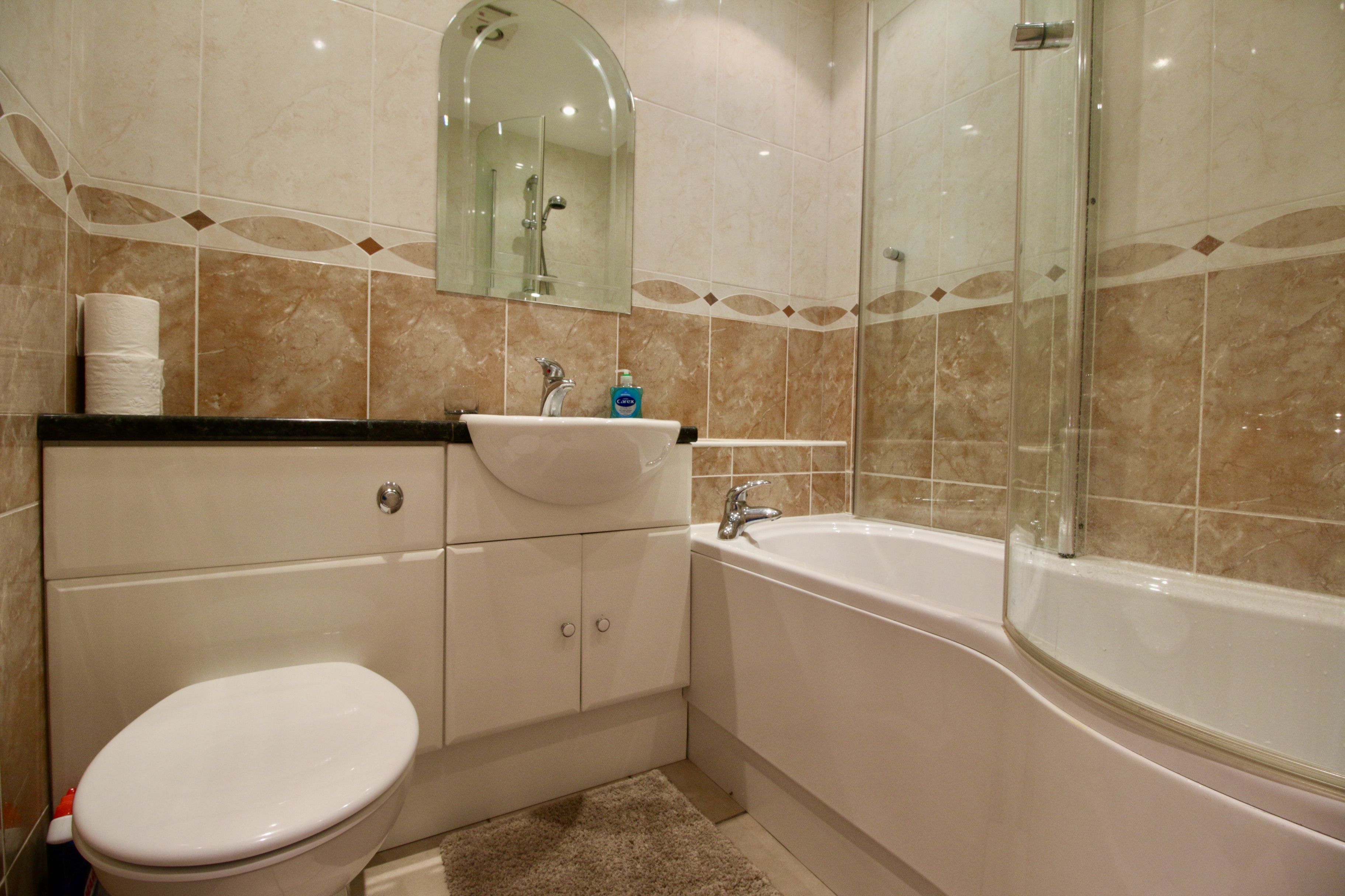 Bathtub, towels