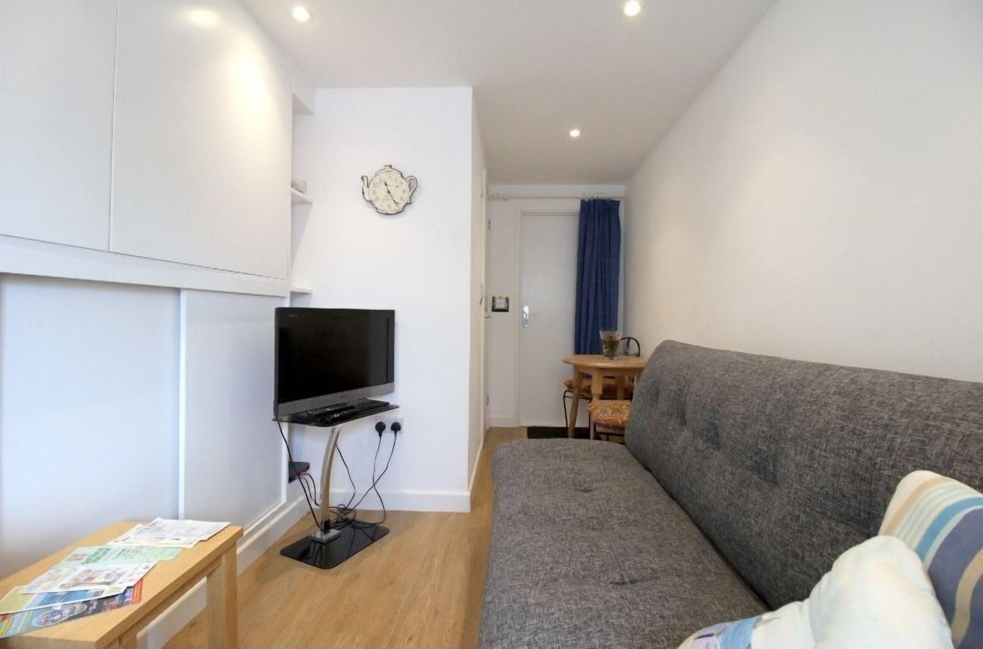 One Bed Apartment Near Beach - Seaford