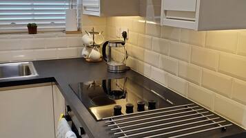 Superior Apartment, Private Bathroom | Dapur berkongsi