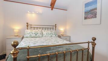 Cottage | 2 bedrooms, free WiFi, individually decorated, individually furnished