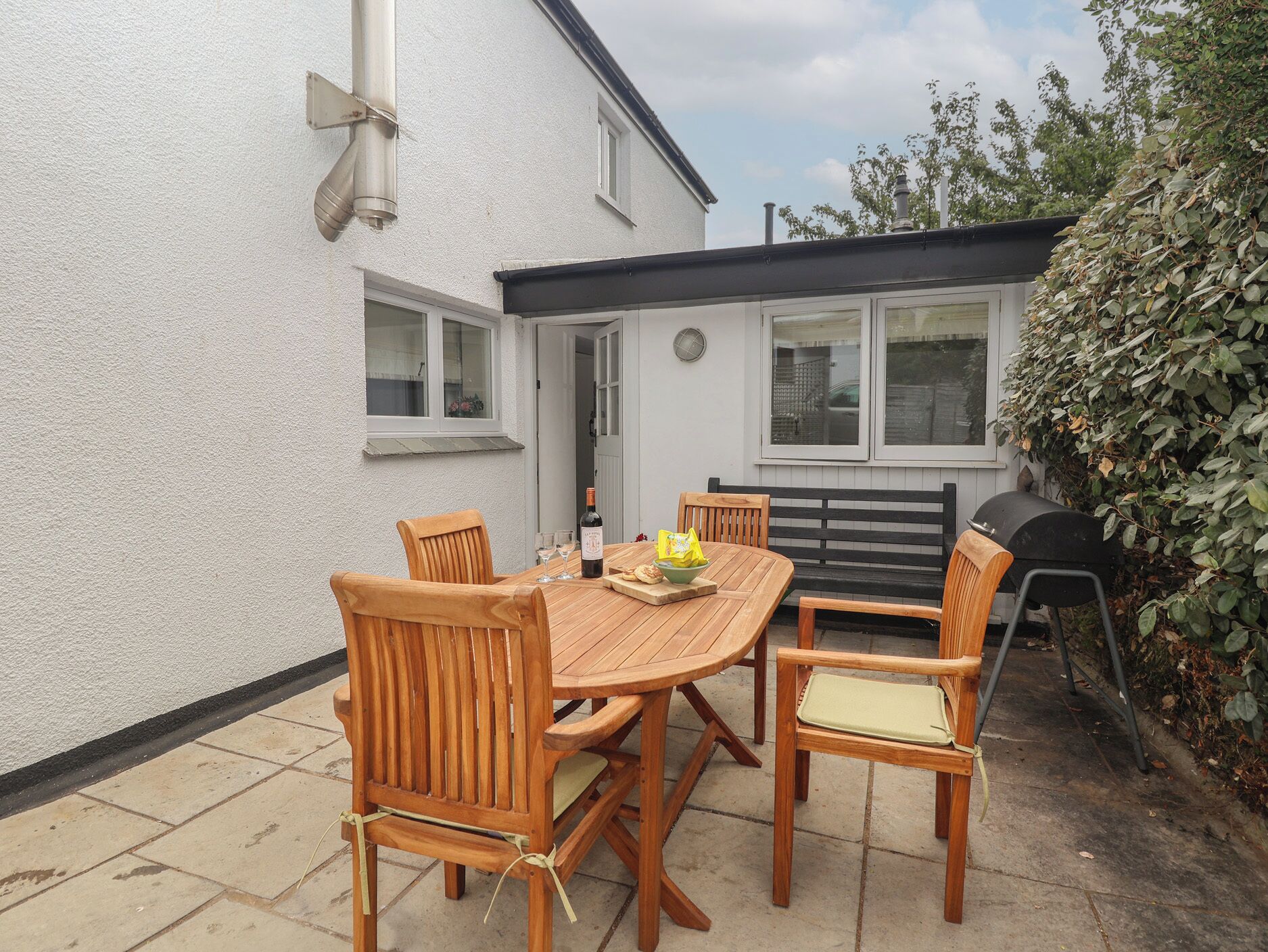 Cottage | Outdoor dining