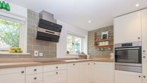 Private kitchen - Wrens Nest (Kingsbridge)