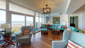 Condo, 5 habitaciones | Sala de estar