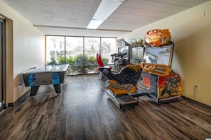 Games room - Caravelle by Coastline Resorts (Myrtle Beach)
