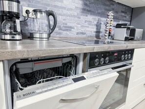 Kühlschrank, Ofen, Herdplatte, Geschirrspüler