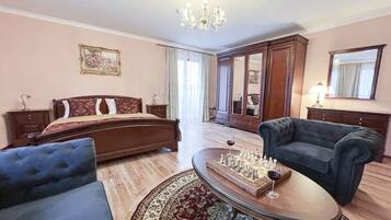 1 slaapkamer, een bureau, een strijkplank/strijkijzer, gratis wifi