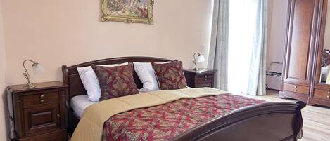 1 bedroom, desk, iron/ironing board, free WiFi