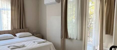 Standard Room, 1 Double Bed, Non Smoking, Corner | Desk, blackout curtains, iron/ironing board, free WiFi