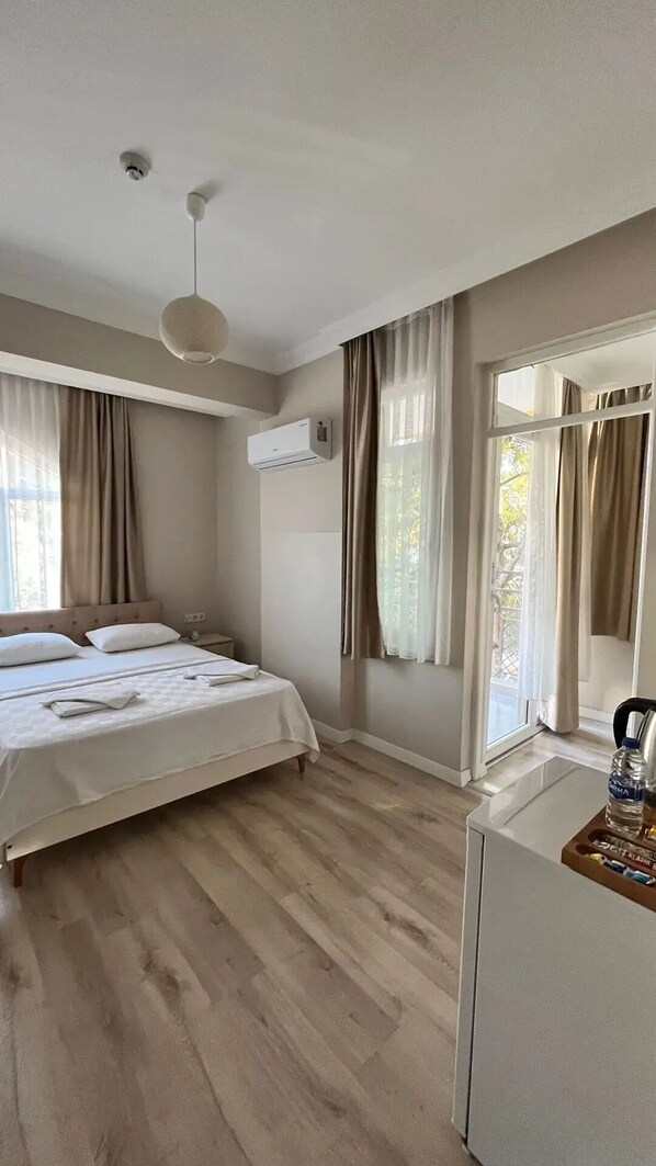 Standard Room, 1 Double Bed, Non Smoking, Corner | Desk, blackout curtains, iron/ironing board, free WiFi - REGA OTEL (Konyaalti)