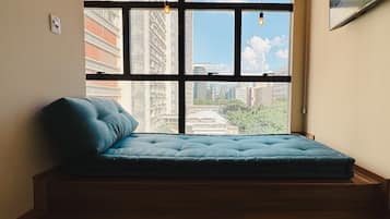 Studio Deluxe com Cama Elevada Escada | Vista do quarto