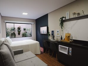 Premium bedding, desk, laptop workspace, iron/ironing board - Apê Paulista Augusta (São Paulo)