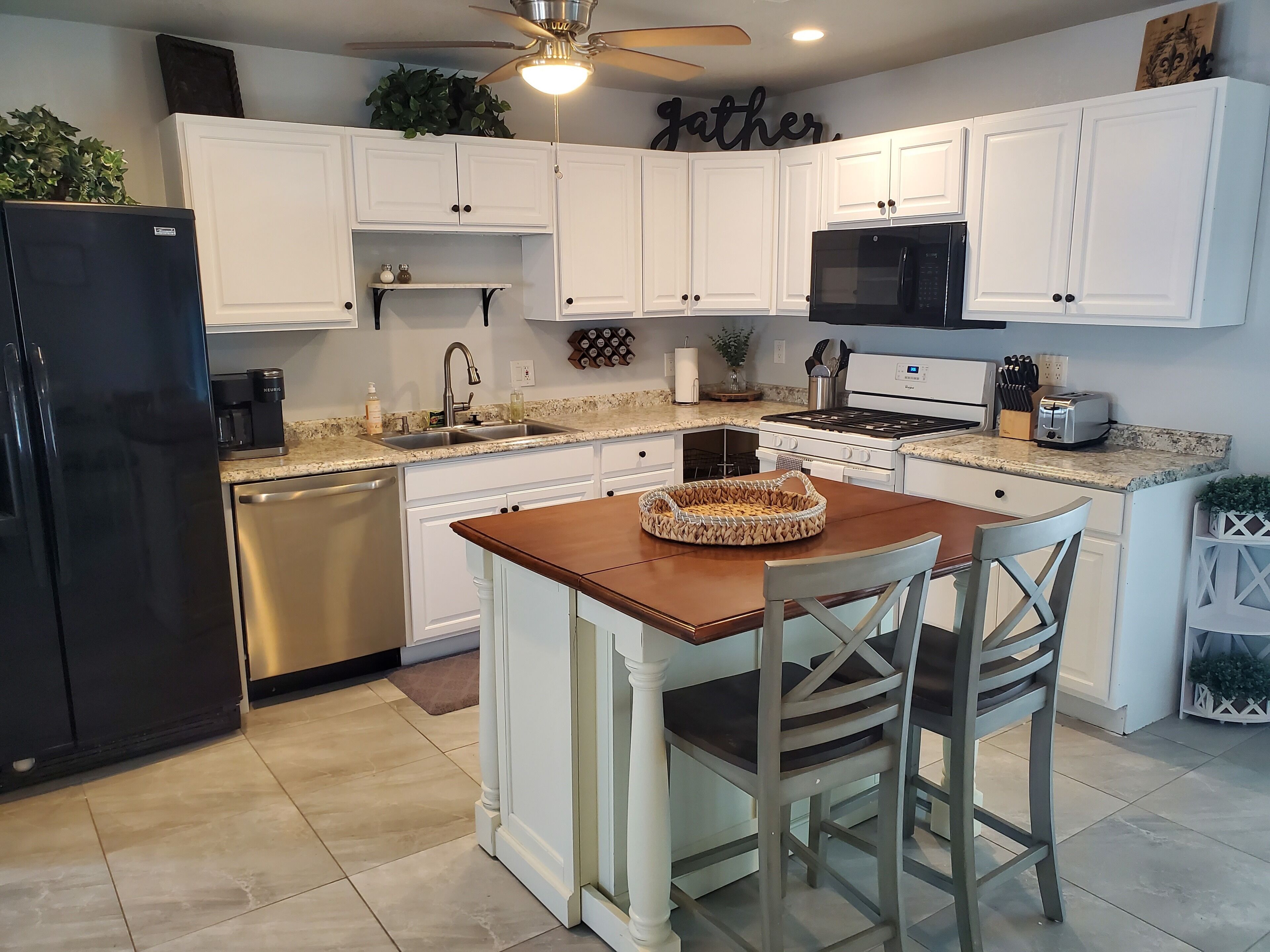 Cozy Farmhouse Getaway Near Downtown Gilbert