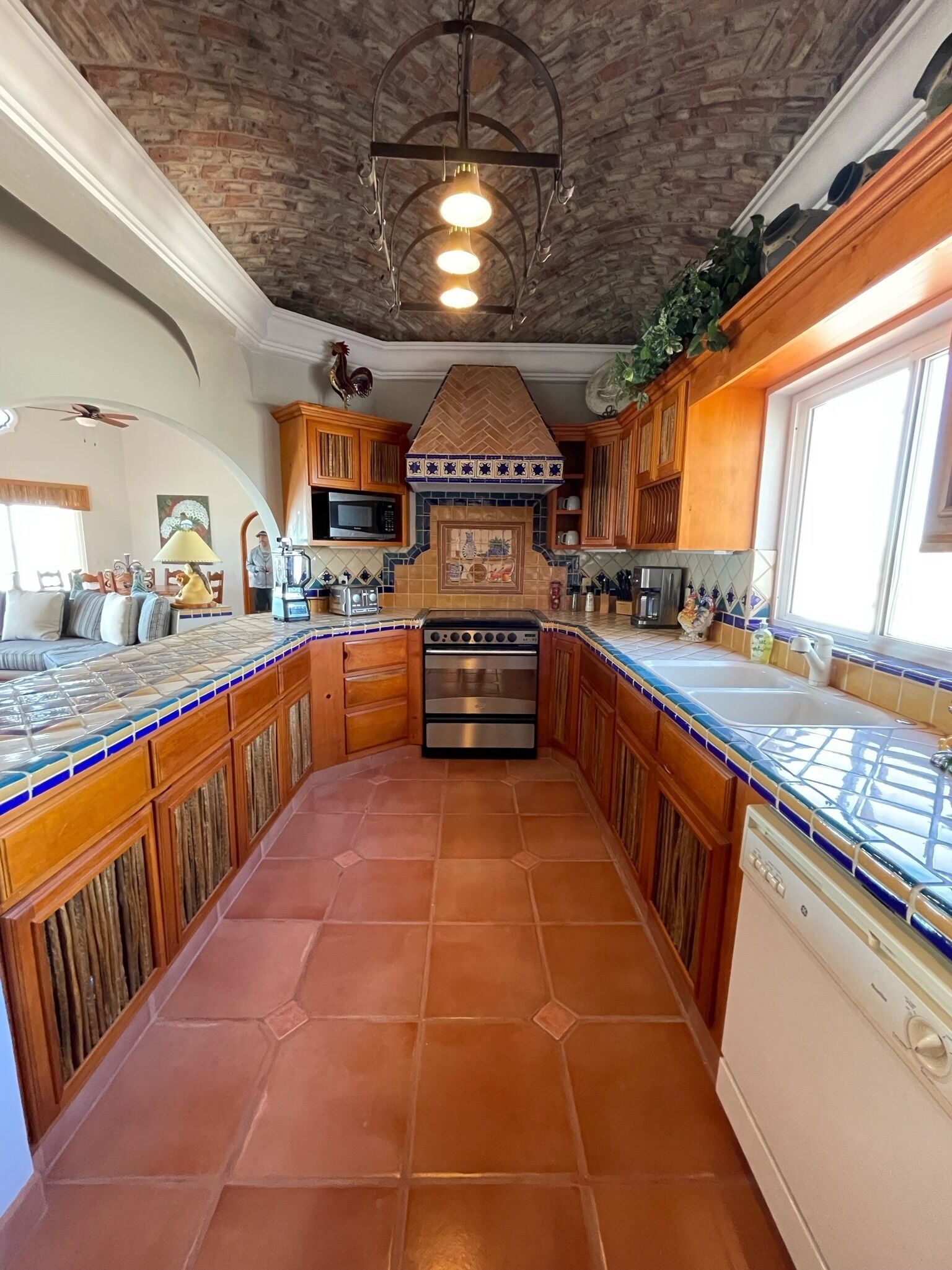 BEACHFRONT! 🐠🐬Casa De La Abuela! 5 min walk to beachfront dining at Encantame!