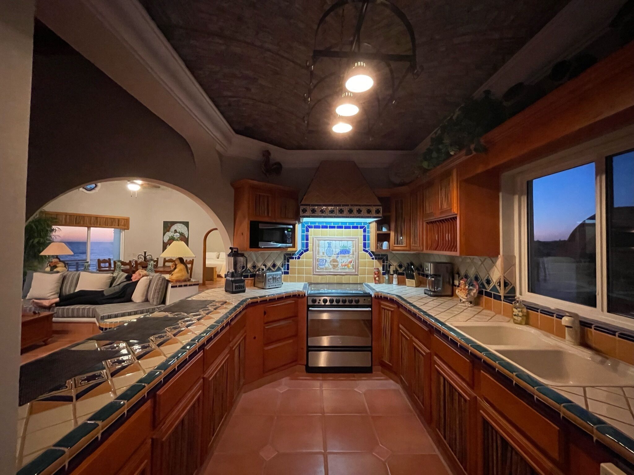 BEACHFRONT! 🐠🐬Casa De La Abuela! 5 min walk to beachfront dining at Encantame!