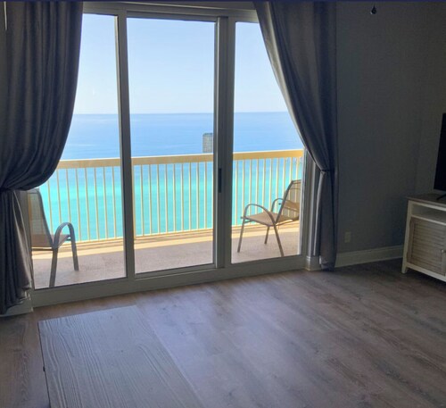 Calypso Resort Beachfront 2 FREE BEACH CHAIRS & UMBRELLA  5 min walk to PierPark