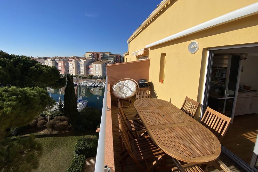 Apartment, swimming pool, park, 2 bedrooms and sleeping area, 6 adults, double terrace