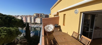 Apartment, swimming pool, park, 2 bedrooms and sleeping area, 6 adults, double terrace