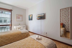 2 slaapkamers, een strijkplank/strijkijzer, wifi, beddengoed