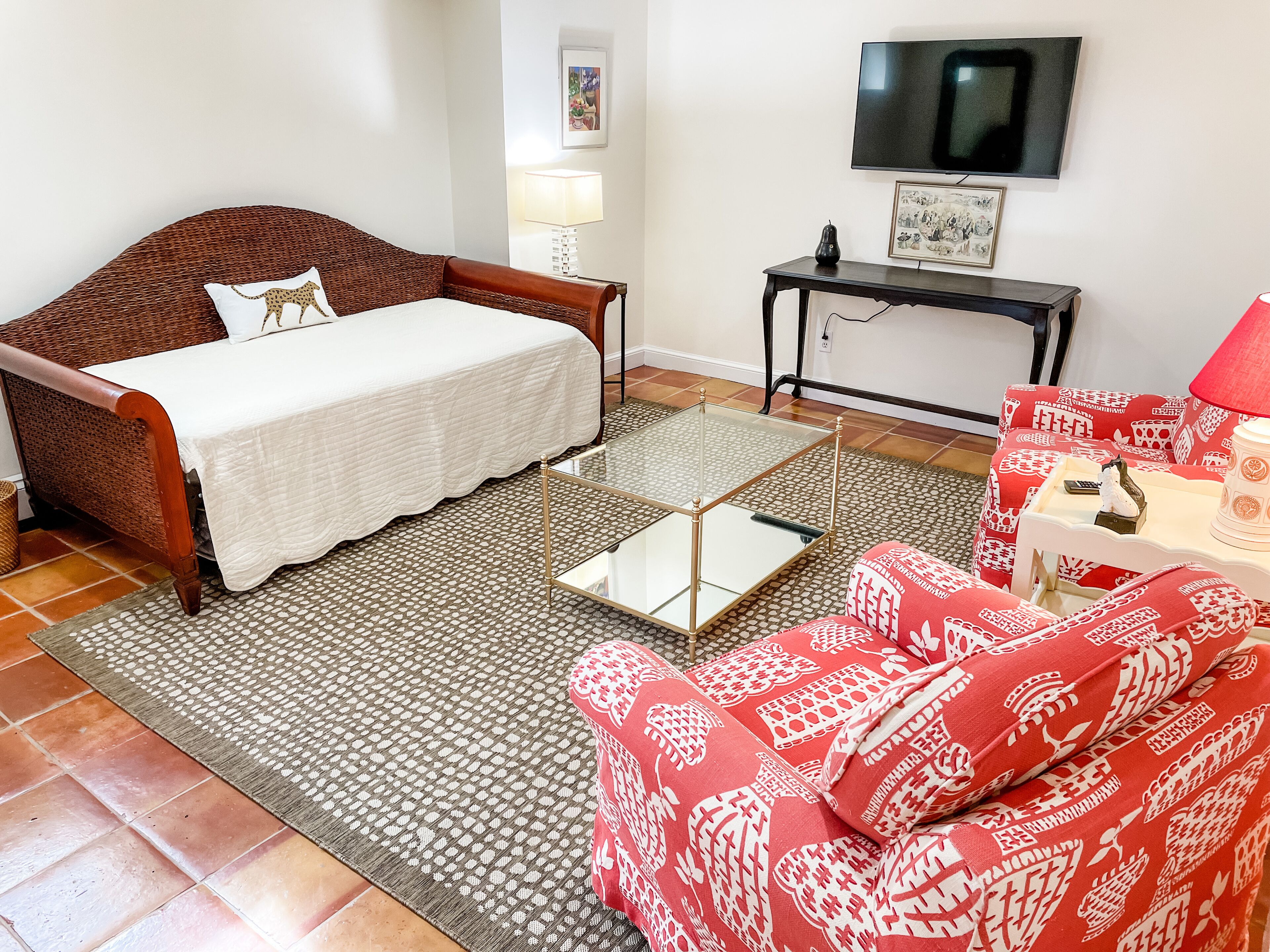 Best Apt in Chevy Chase DC Big Sleeps 4-5, 4 blks to Metro