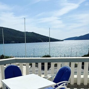 Minibar, coffres-forts dans les chambres, bureau, rideaux occultants