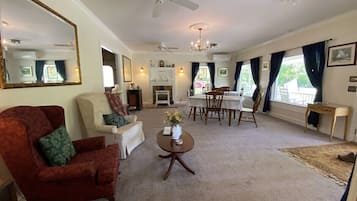 Télévision, cheminée